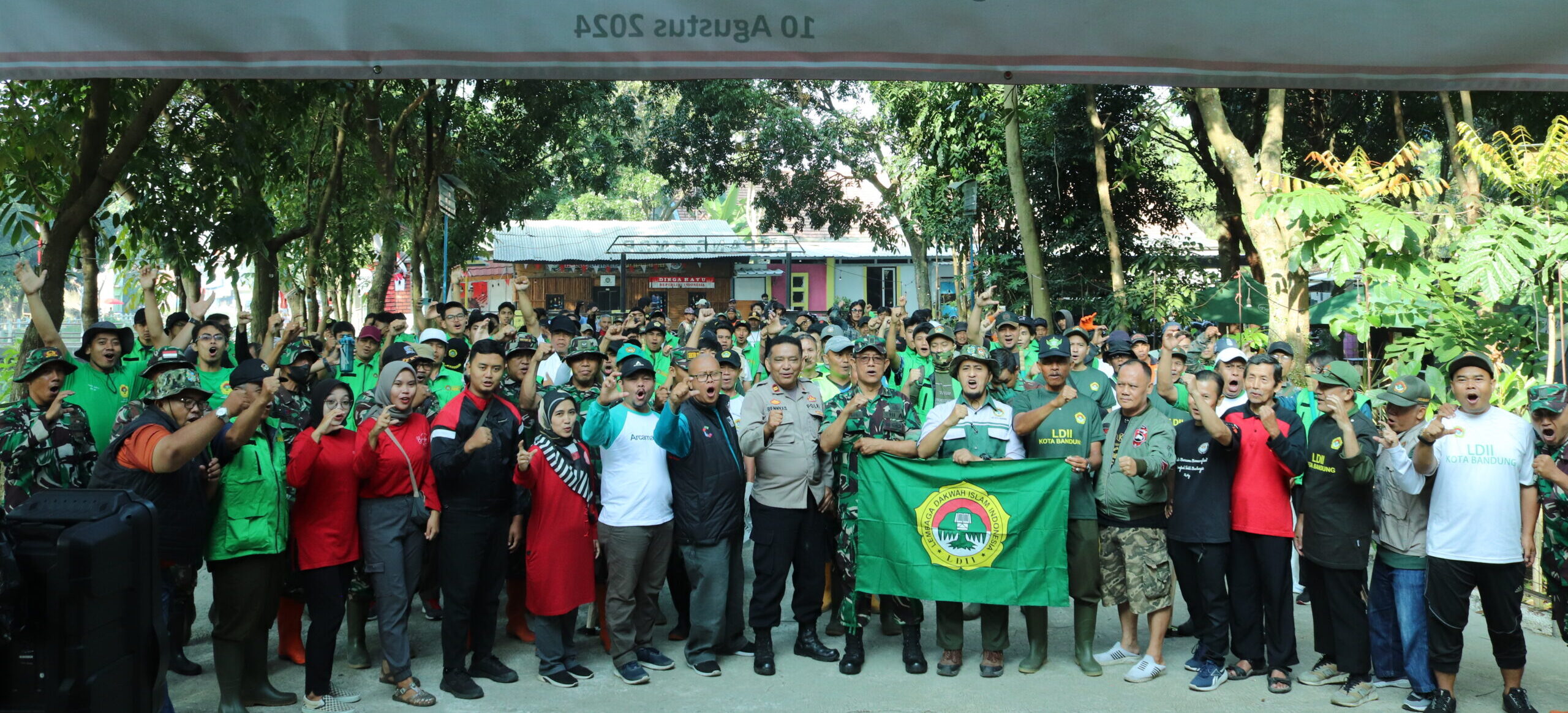 DPD LDII Kota Bandung Kerahkan Ratusan Peserta Bersihkan Sungai Cijalupang