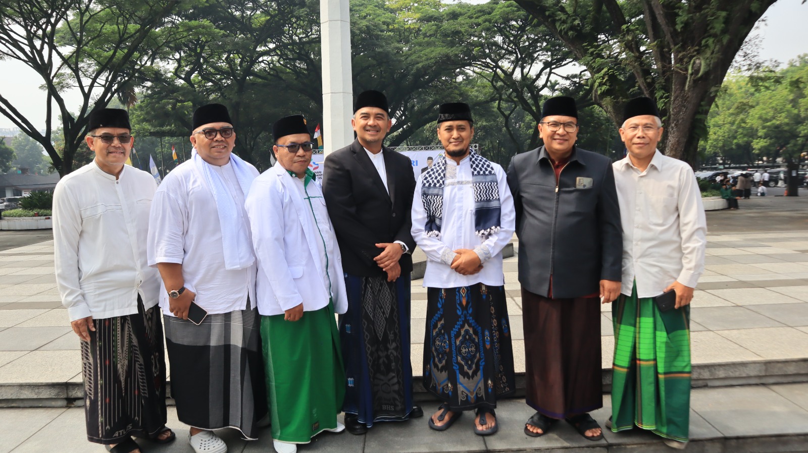 DPD LDII Kota Bandung Hadiri Apel Hari Santri Nasional 2025 di Plaza Balai Kota